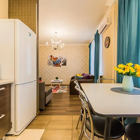 2к квартира на басейній, трц гуллівер Apartment *